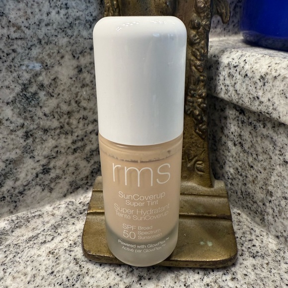 RMS Beauty SunCoverup Super Tint - Alabaster- like new! - Picture 2 of 2